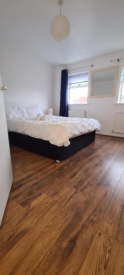 Lovely House 6 Mins Drive To Town Sleeps 1 To 6 Liverpool